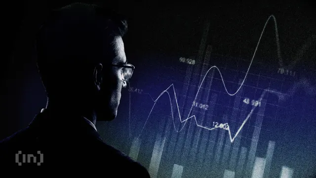 Insiders Are Selling Refiners and Skipping Banks. What Should Investors Do?