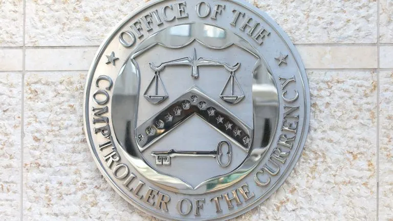 Community Bankers Sue US Banking Regulator Over ‘Side Door’ Crypto Charters