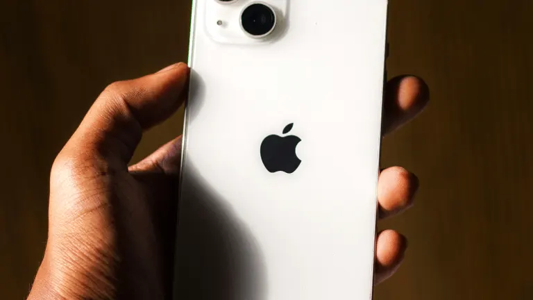 Apple Cash’s Banking Partner Tightens ID Rules, Keeps Crypto Ban