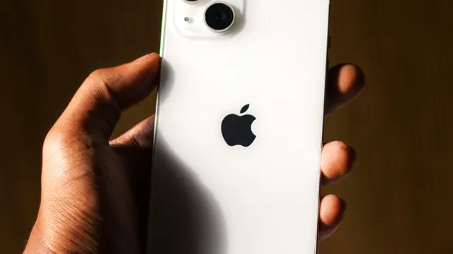 Apple Cash’s Banking Partner Tightens ID Rules, Keeps Crypto Ban