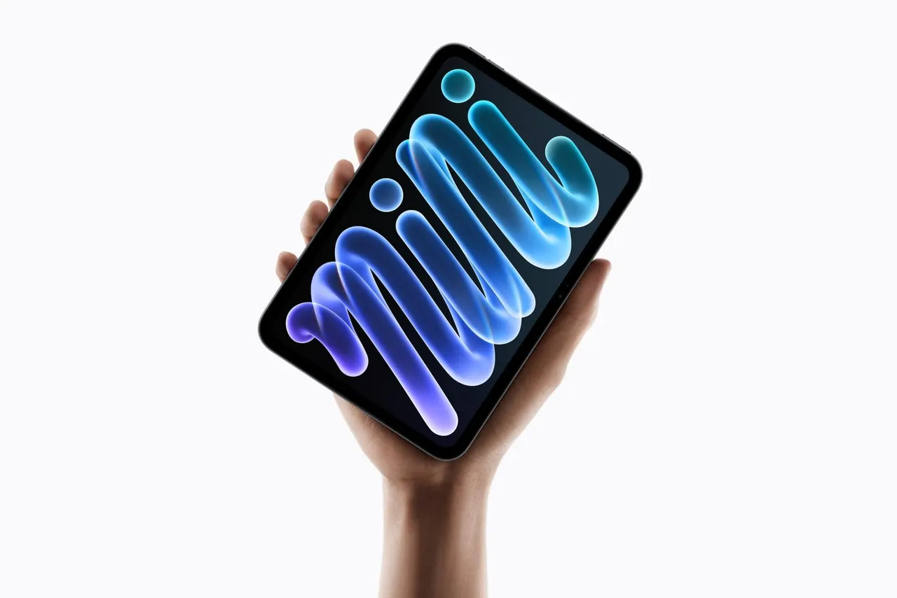 Apple updates the iPad Mini with a larger OLED display