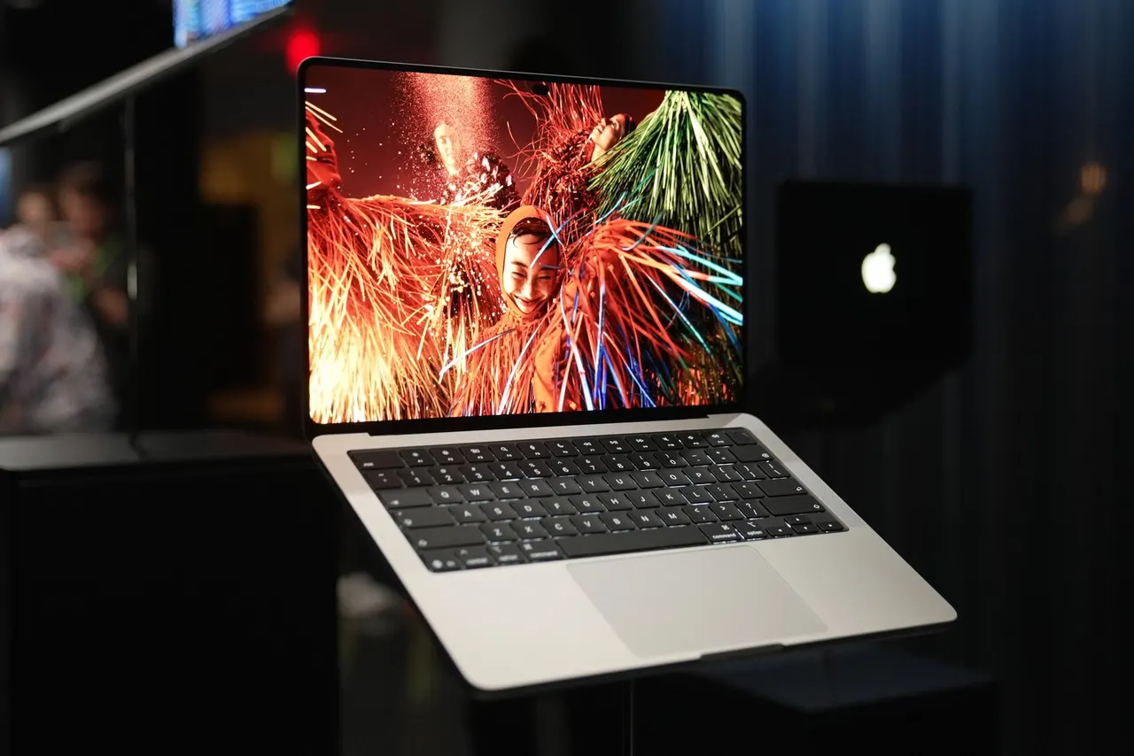 Apple charges $14,549 for a fully specced touchscreen MacBook Pro