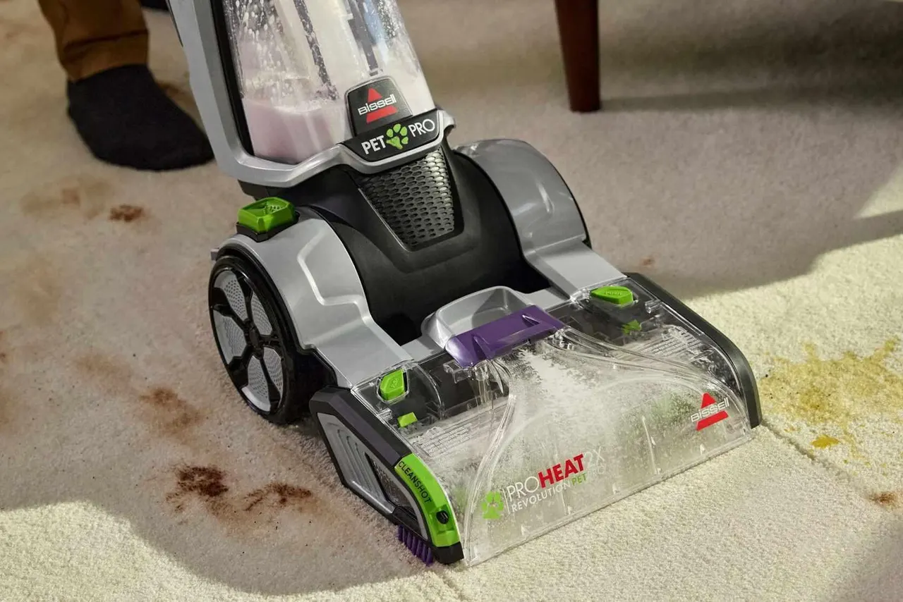My cats hate to see this great upright carpet cleaner coming