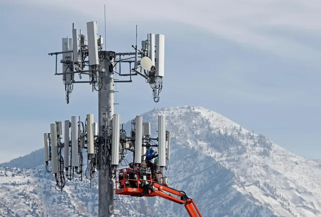 SpaceX’s mobile carrier push reportedly involves tapping into 80,000 cell sites