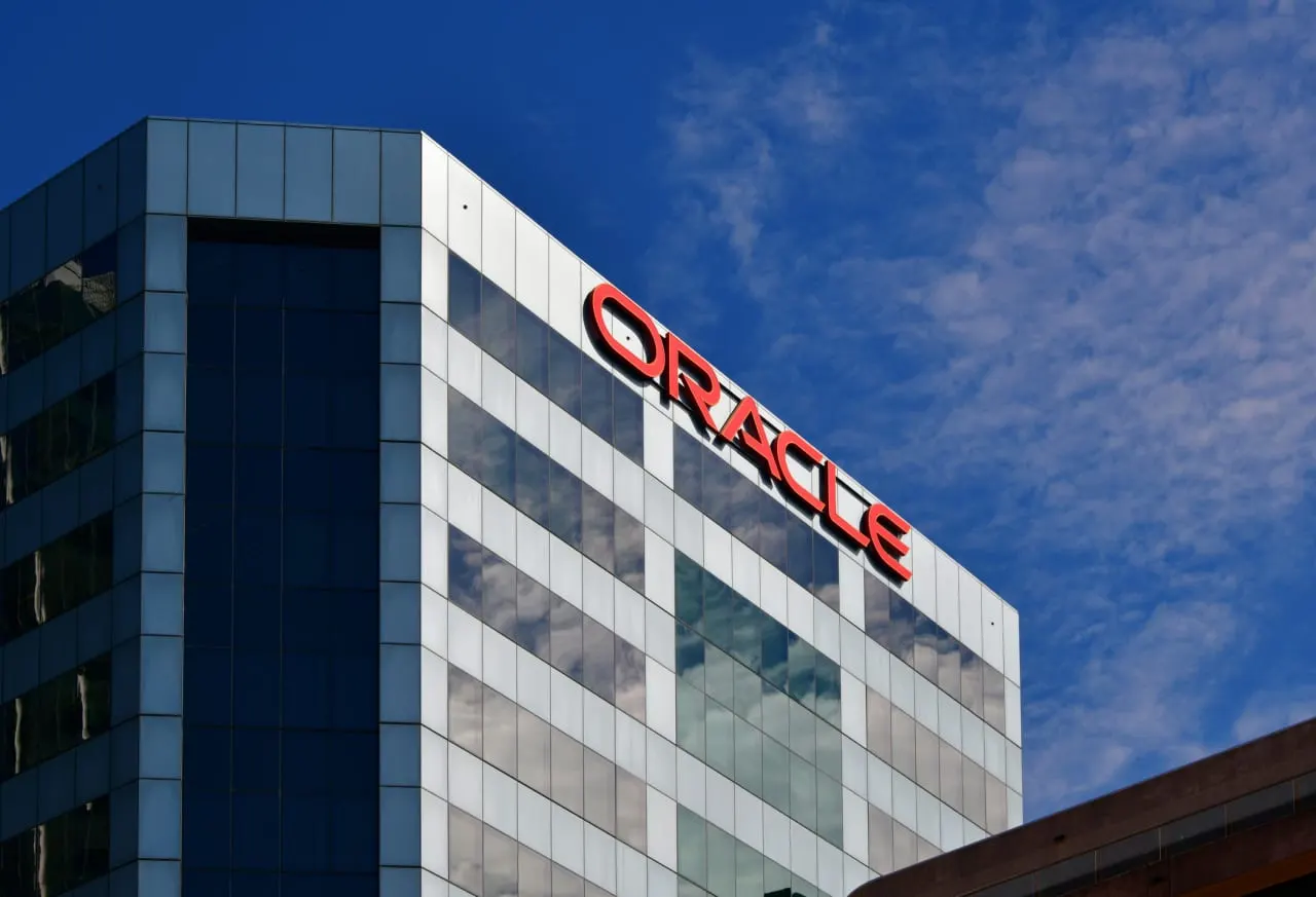 Oracle has reportedly signed a $7 billion deal with Tencent. It could provide relief for the troubled stock.