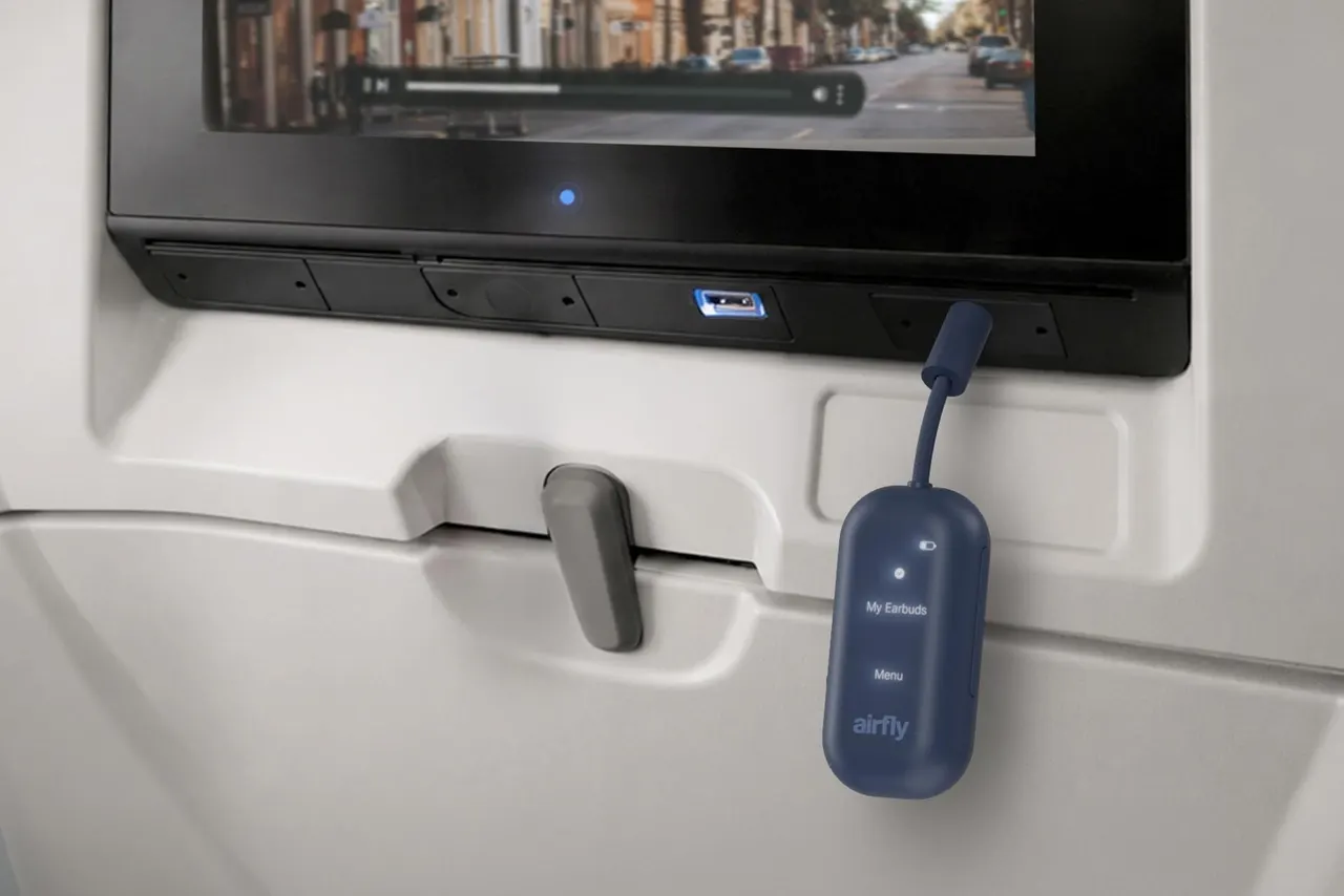 AirFly’s wireless headphone dongle adds a screen to guide you through the pairing process