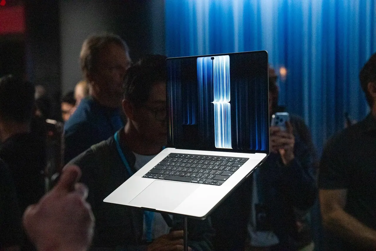 Hands-on with Apple’s touchscreen MacBook Pro