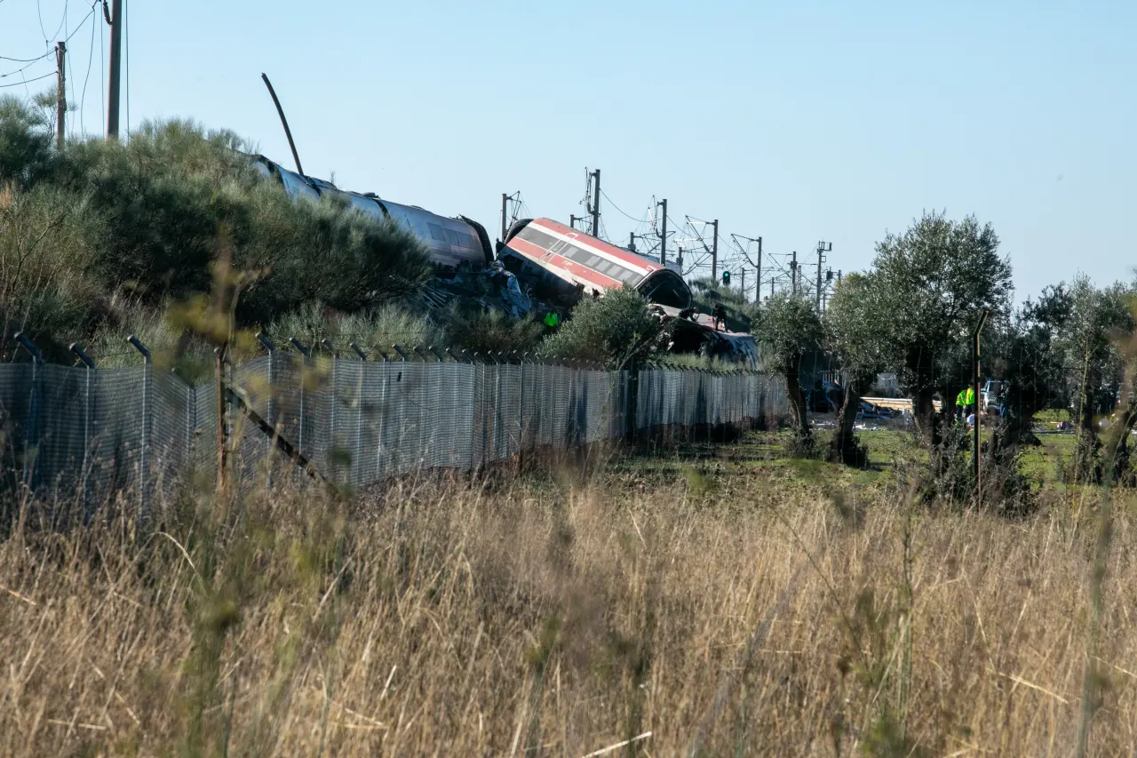 At least 10 dead in crash between 2 trains in Spain