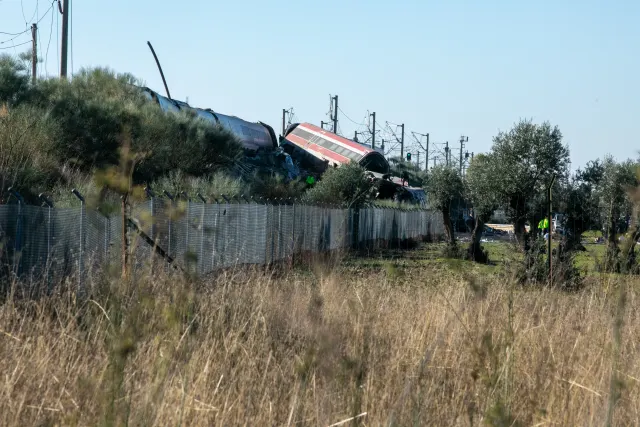 At least 10 dead in crash between 2 trains in Spain