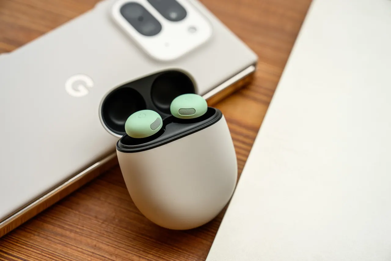 Google’s Pixel Buds update will put them to sleep along with you