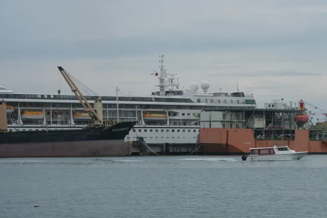 A U.S. cruise ship ends voyage due to fuel costs and passengers lose their homes