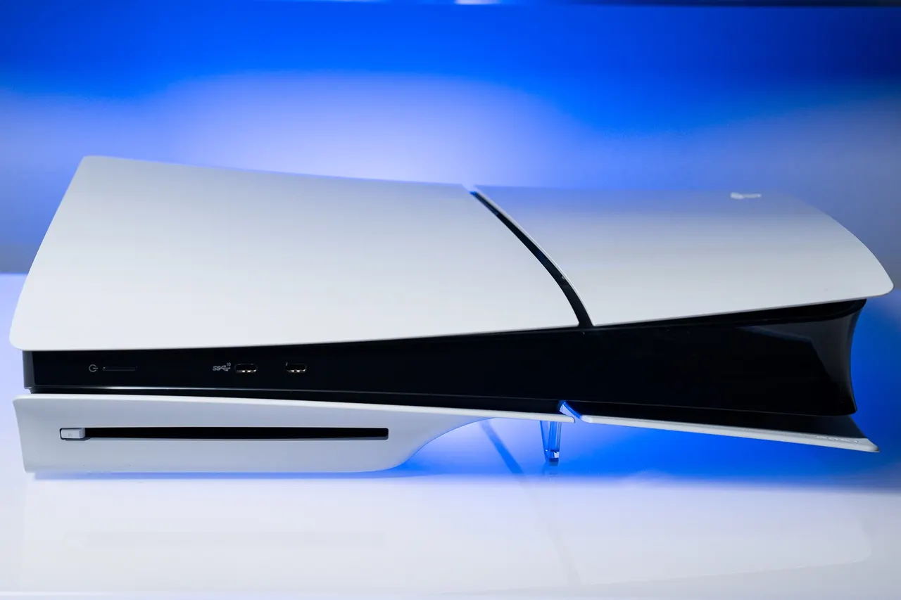 Refurbished PS5 consoles include second controller for an extra $18