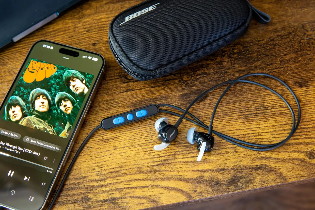 Bose makes a strong argument to tether to your phone again