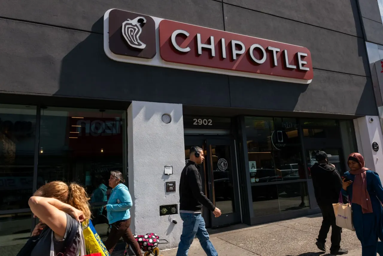 Chipotle expects modestly higher sales this year as drive-thru ‘Chipotlanes’ come to more stores