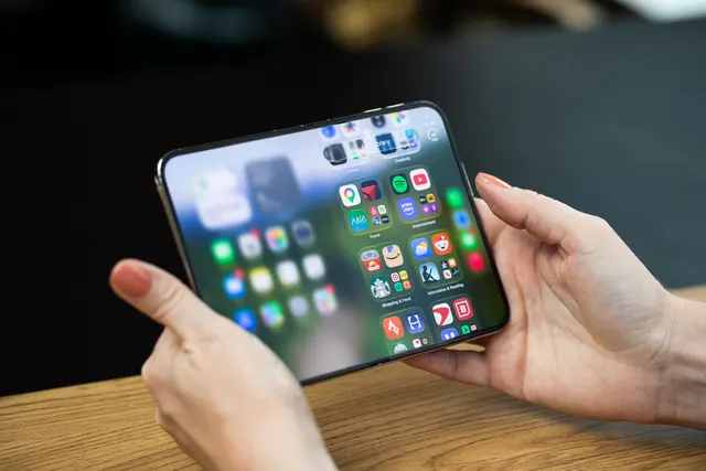 I can’t get enough of the iPhone Duo’s matte inner display