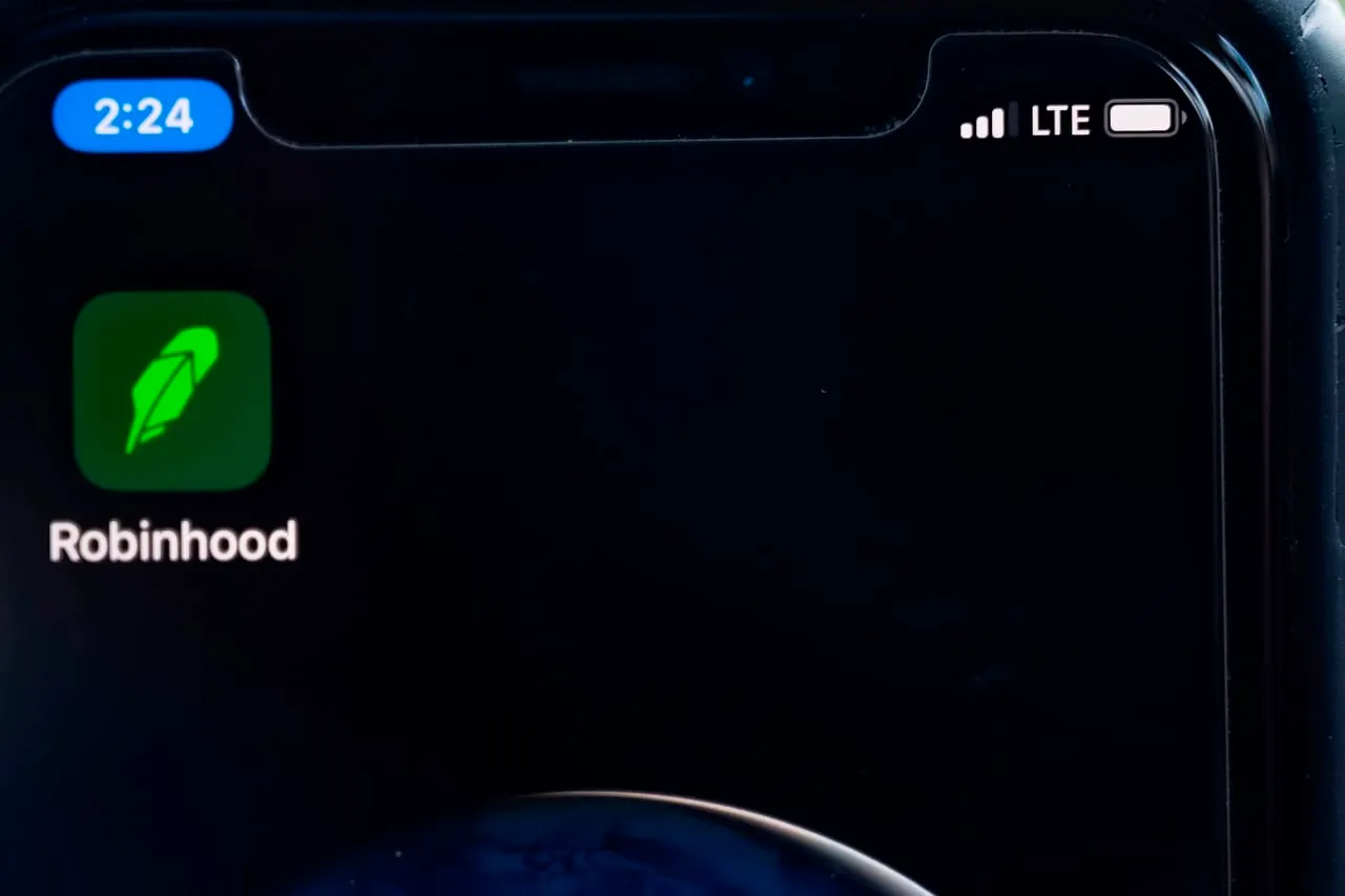 Retail traders buy the dip on chip stocks — but Robinhood gets burned by the crypto market